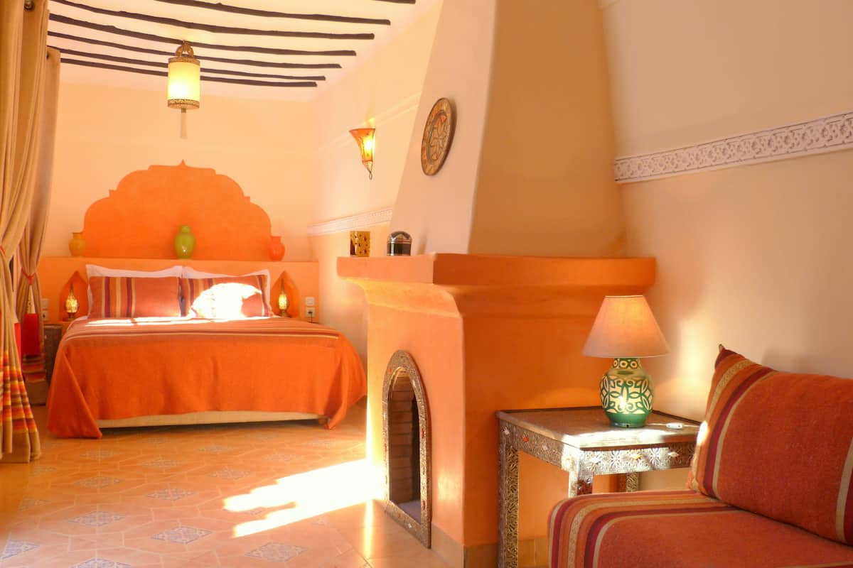 Honeymoon Suite, 1 Bedroom, Private Bathroom, Pool View | Premium bedding, laptop workspace, blackout drapes