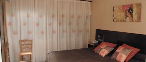 Desk, blackout drapes, soundproofing, free WiFi