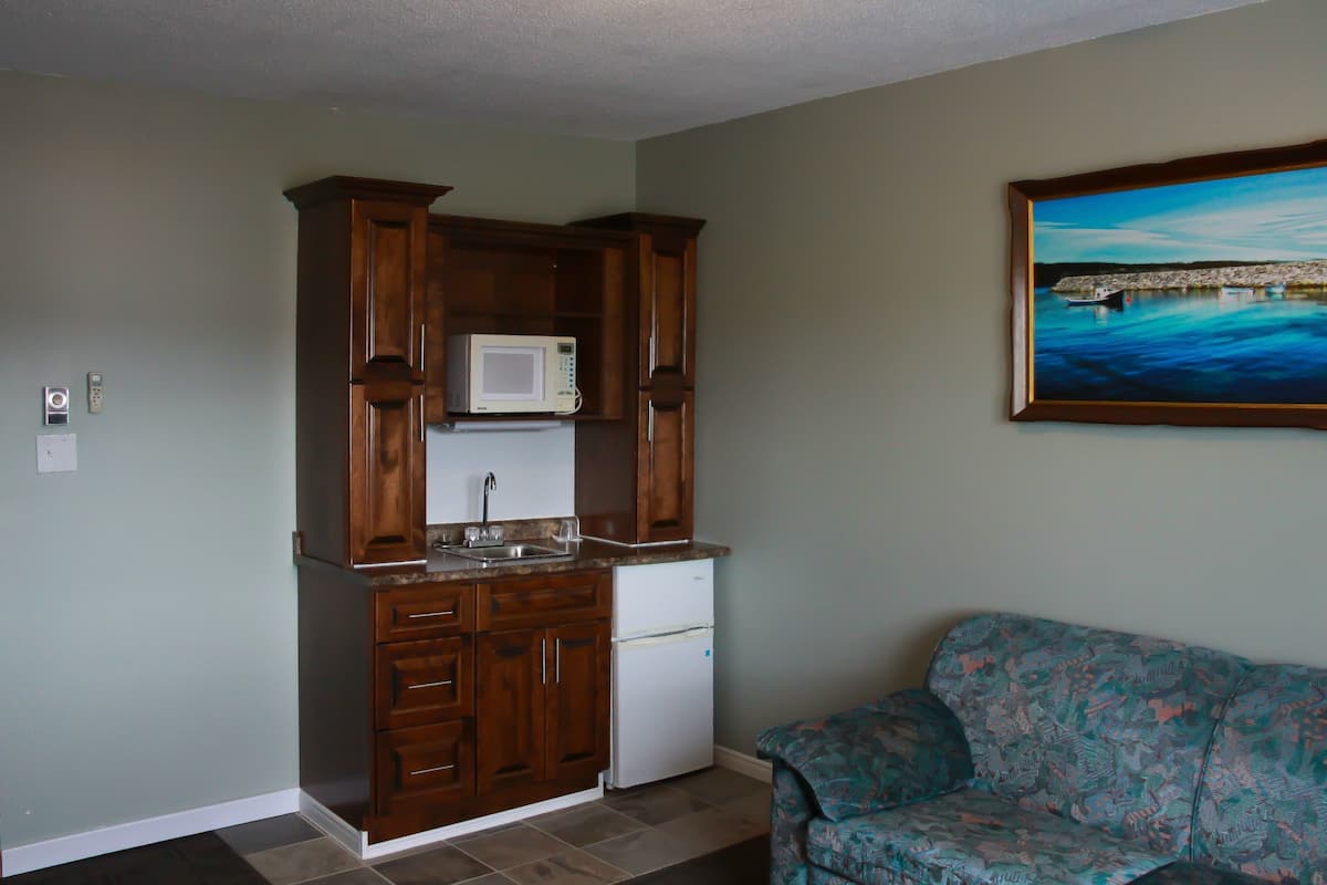 Suite, 1 Queen-Bett und Schlafsofa (Hotel) | Eigene Kochnische | Wasserkocher mit Kaffee-/Teezubehör