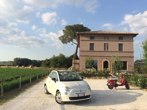 المنشأة من الخارج