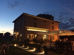 المنشأة من الخارج