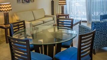 Premium Studio Suite, Pool View