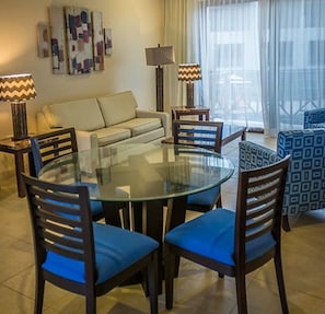Premium Studio Suite, Pool View | Premium bedding, pillow-top beds, individually furnished, desk - Palo Santo Galapagos Hotel (Puerto Ayora)