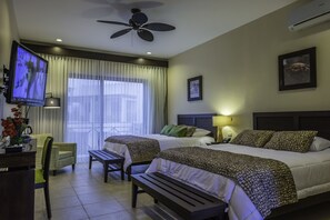 Premium bedding, pillow-top beds, individually furnished, desk - Palo Santo Galapagos Hotel (Puerto Ayora)
