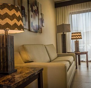 Premium bedding, pillowtop beds, individually furnished, desk - Palo Santo Galapagos Hotel (Puerto Ayora)