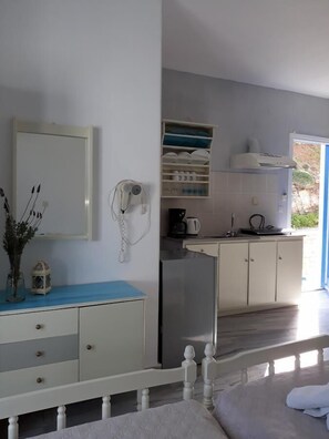 Standard Triple Room | Private kitchen