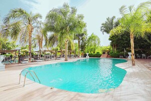Outdoor pool, pool umbrellas, sun loungers