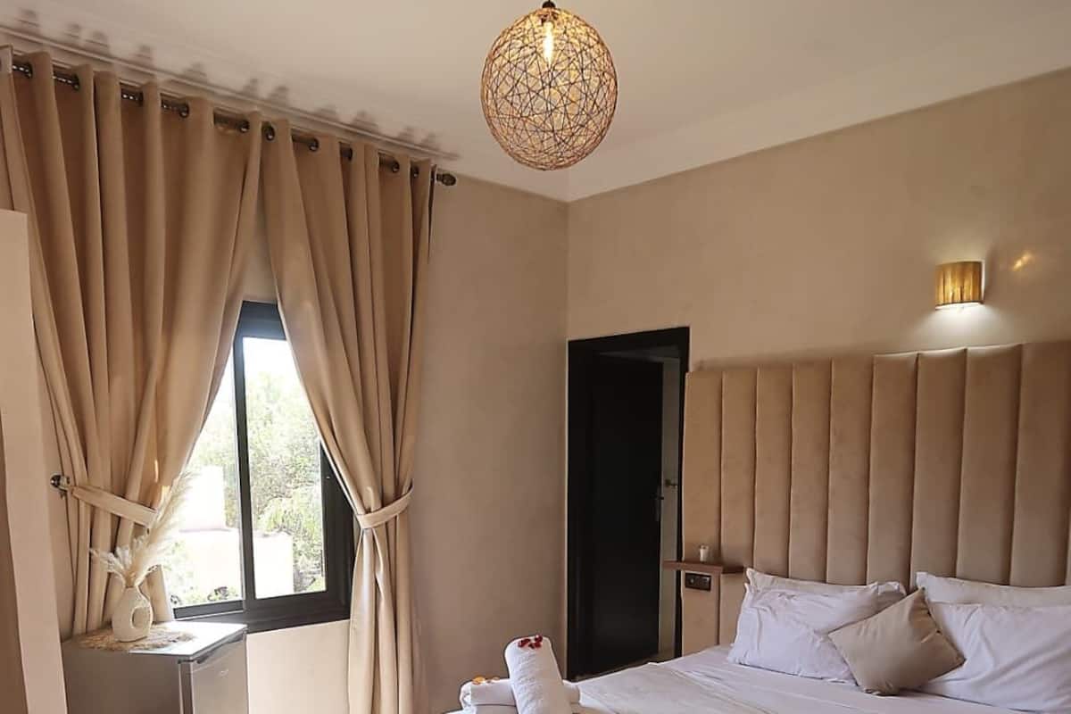 Double Room | Minibar, blackout curtains, iron/ironing board