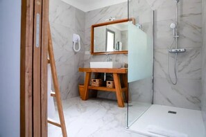 Vila, 1 Tempat Tidur Queen, kolam renang pribadi | Kamar mandi | Shower, pancuran hujan, pengering rambut, dan jubah mandi