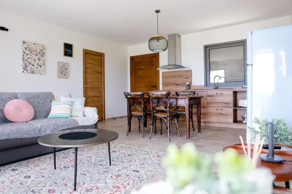 Villa - 1 queensize-säng - privat pool | Vardagsrum | 95-centimeters tv med digitalkanaler