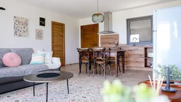 Villa - 1 queensize-säng - privat pool | Vardagsrum | 95-centimeters tv med digitalkanaler