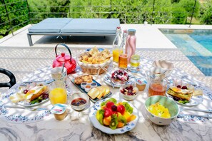 Sarapan ala kontinental setiap hari dengan biaya tambahan