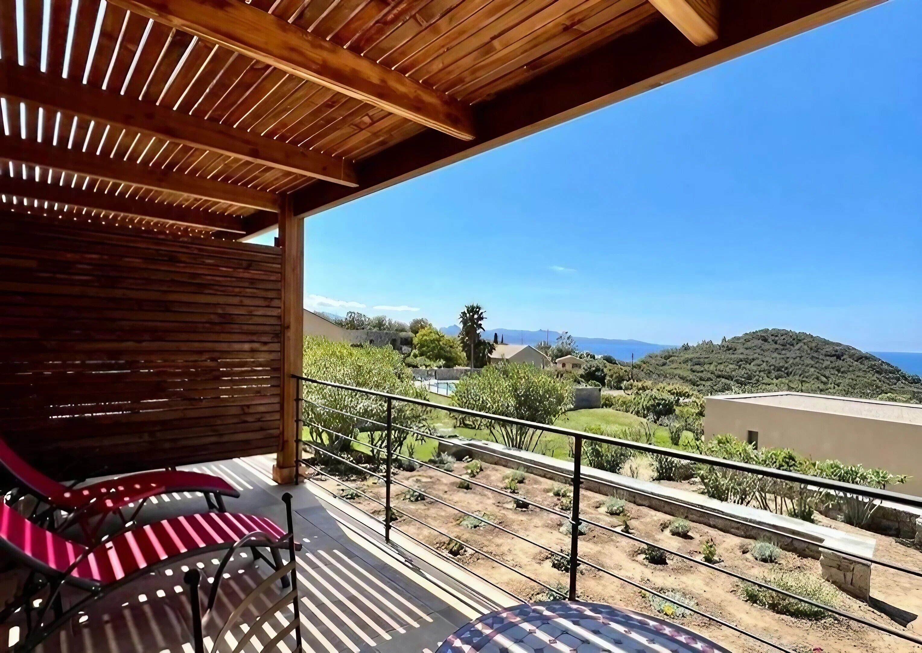 Chambre supérieure, piscine partagée, vue mer | Vue de la chambre