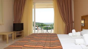 Deluxe Room, 1 Double Bed with Sofa bed | 1 makuuhuone, ylelliset vuodevaatteet, ilmainen Wi-Fi