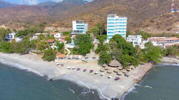 Private beach, beach umbrellas, beach bar
