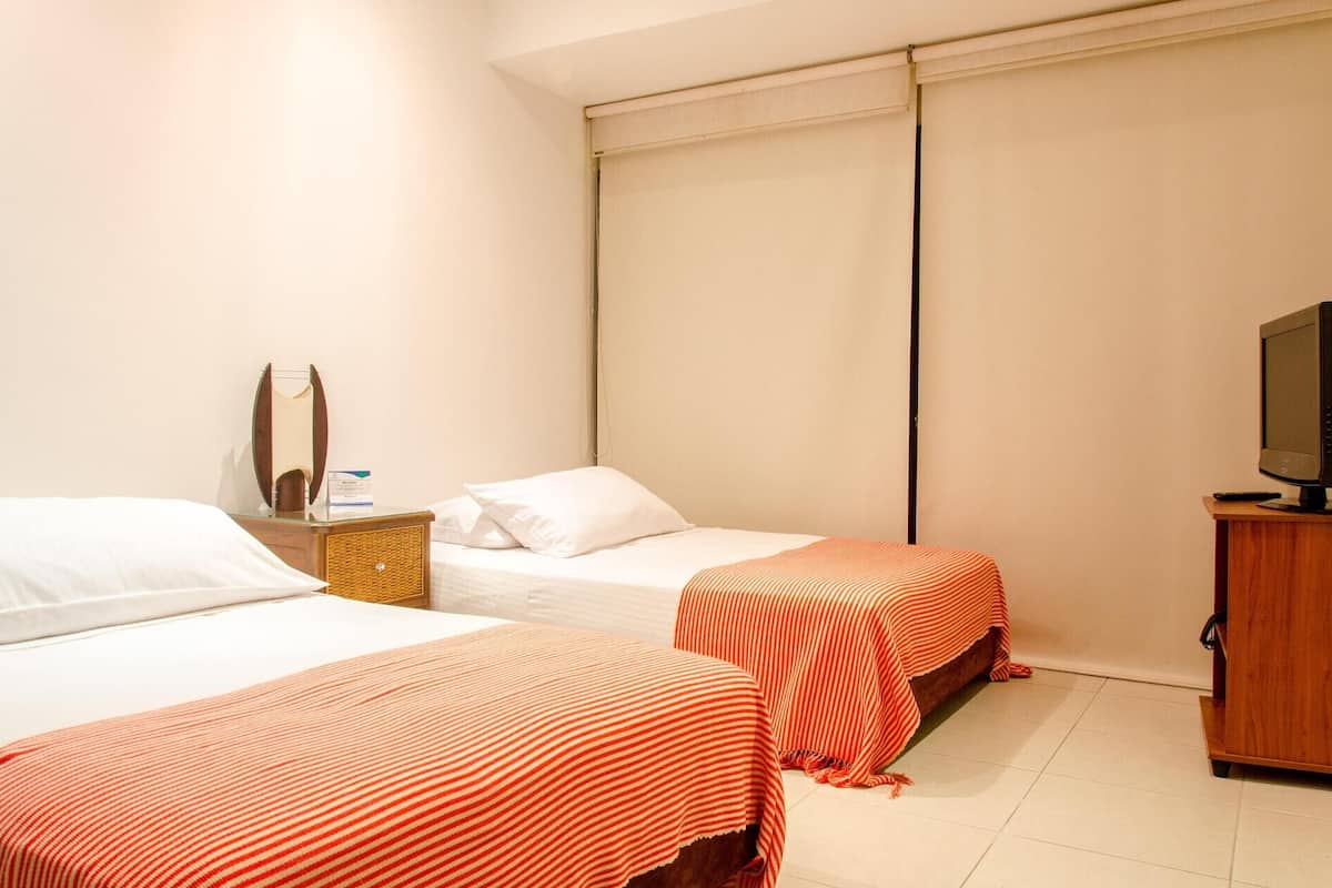 Premium bedding, in-room safe, blackout drapes, free WiFi