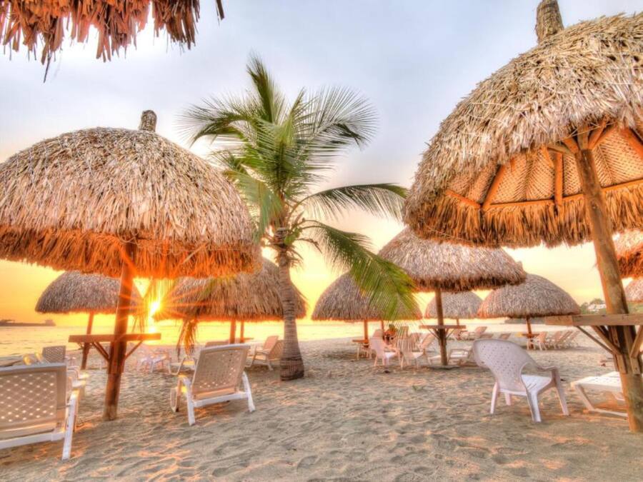 Private beach, beach umbrellas, beach bar