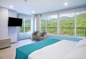 Junior-Doppelzimmer, 1 Doppelbett | Hochwertige Bettwaren, Zimmersafe, Verdunkelungsvorhänge