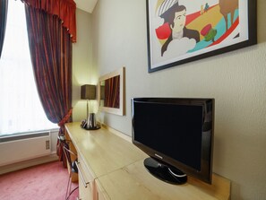 Deluxe Double Room | 1 bedroom, desk, iron/ironing board, free cribs/infant beds