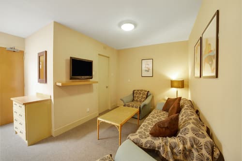 Deluxe Quadruple Room | 1 bedroom, desk, iron/ironing board, free cribs/infant beds