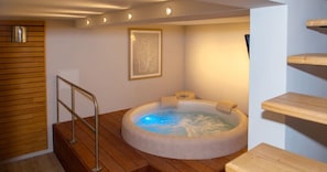 Indoor spa tub - La Villa - Bordeaux Chambres d'Hôtes (Bordeaux)