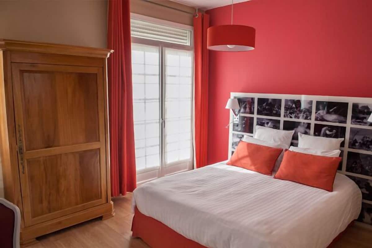 Habitación doble | Decoración personalizada, muebles diferentes y insonorización