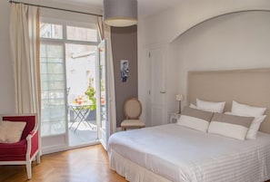Individually decorated, individually furnished, soundproofing