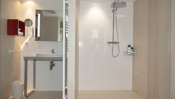 Double or Twin Room | Bathroom | Shower, hair dryer, towels