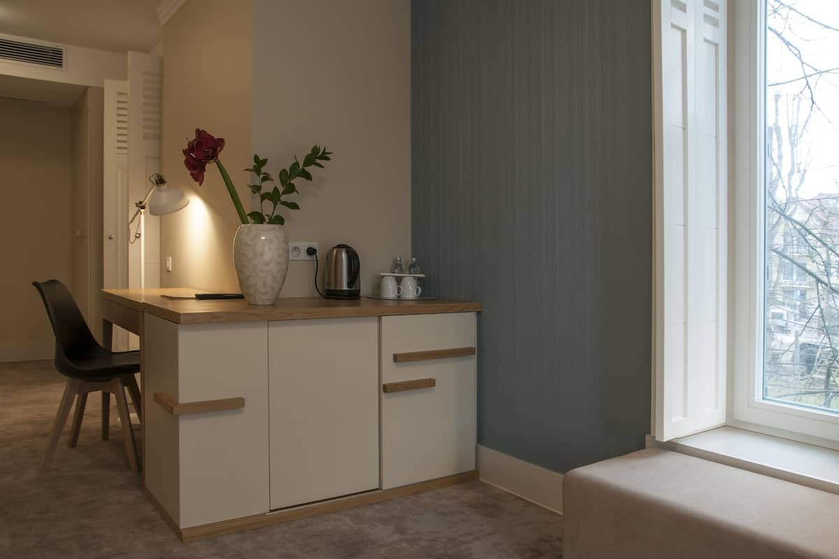 Premium bedding, desk, iron/ironing board, free WiFi