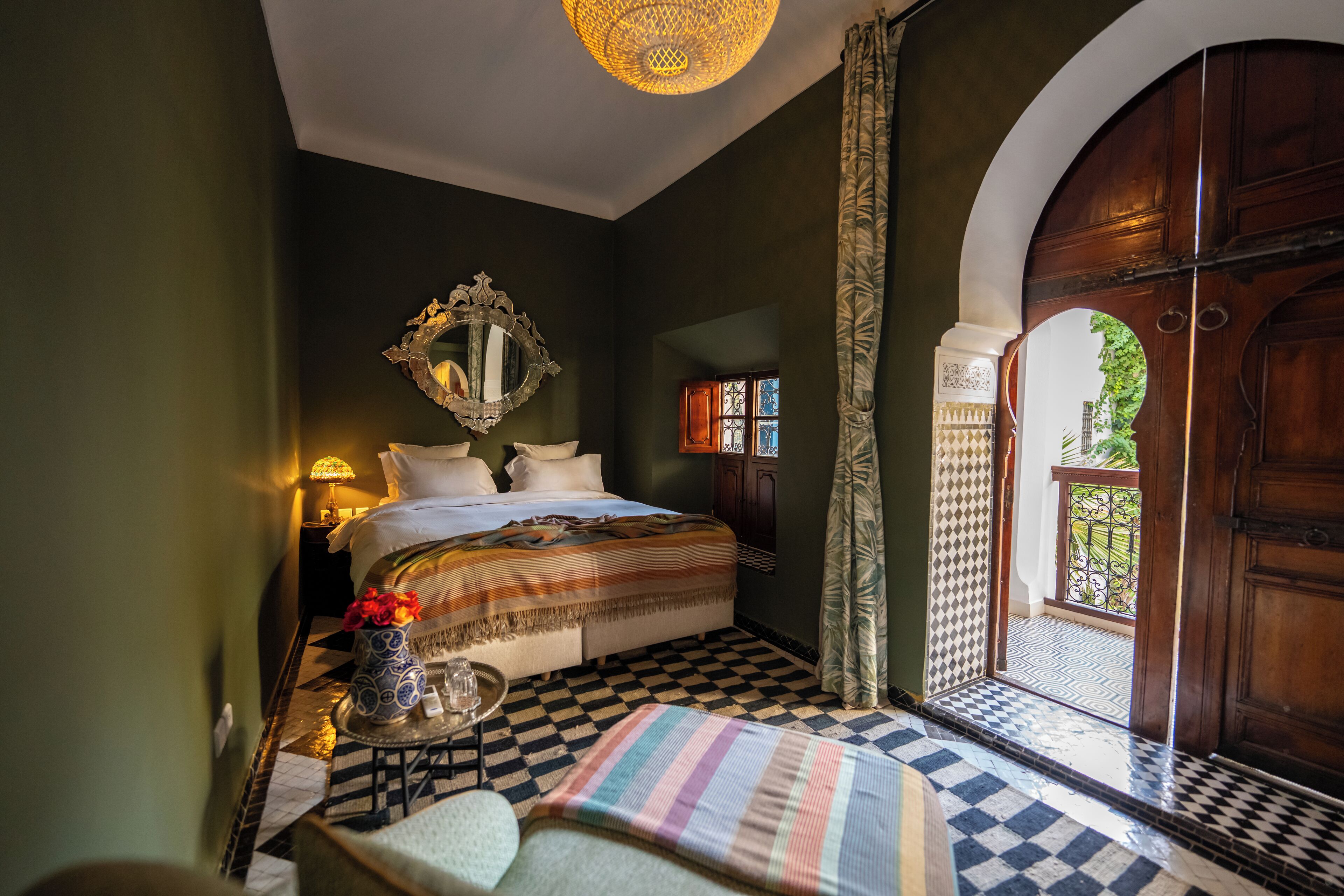 华丽双人房或双床房 | 高档床上用品、客房内保险箱、遮光窗帘、免费 WiFi