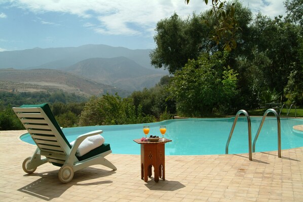 Outdoor pool, an infinity pool, pool loungers
