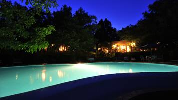 Outdoor pool, an infinity pool, sun loungers
