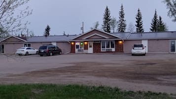 Vista frontal de la propiedad