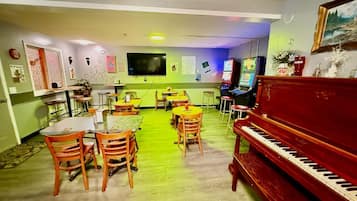 提供晚餐、早午餐和減價時段優惠