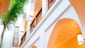 يتم تقديم الإفطار والغداء والعشاء