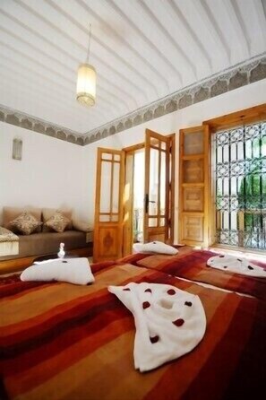 Premium bedding, in-room safe, desk, iron/ironing board - Riad Berta (Marrakech)
