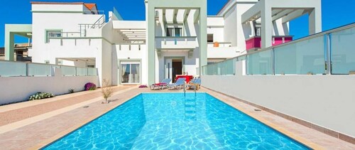 White Pearl Villa Gennadi