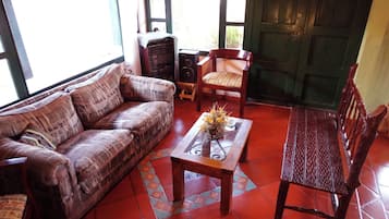 Cabin, 5 Bedrooms, 2 Bathrooms | Ruang tamu | TV skrin rata