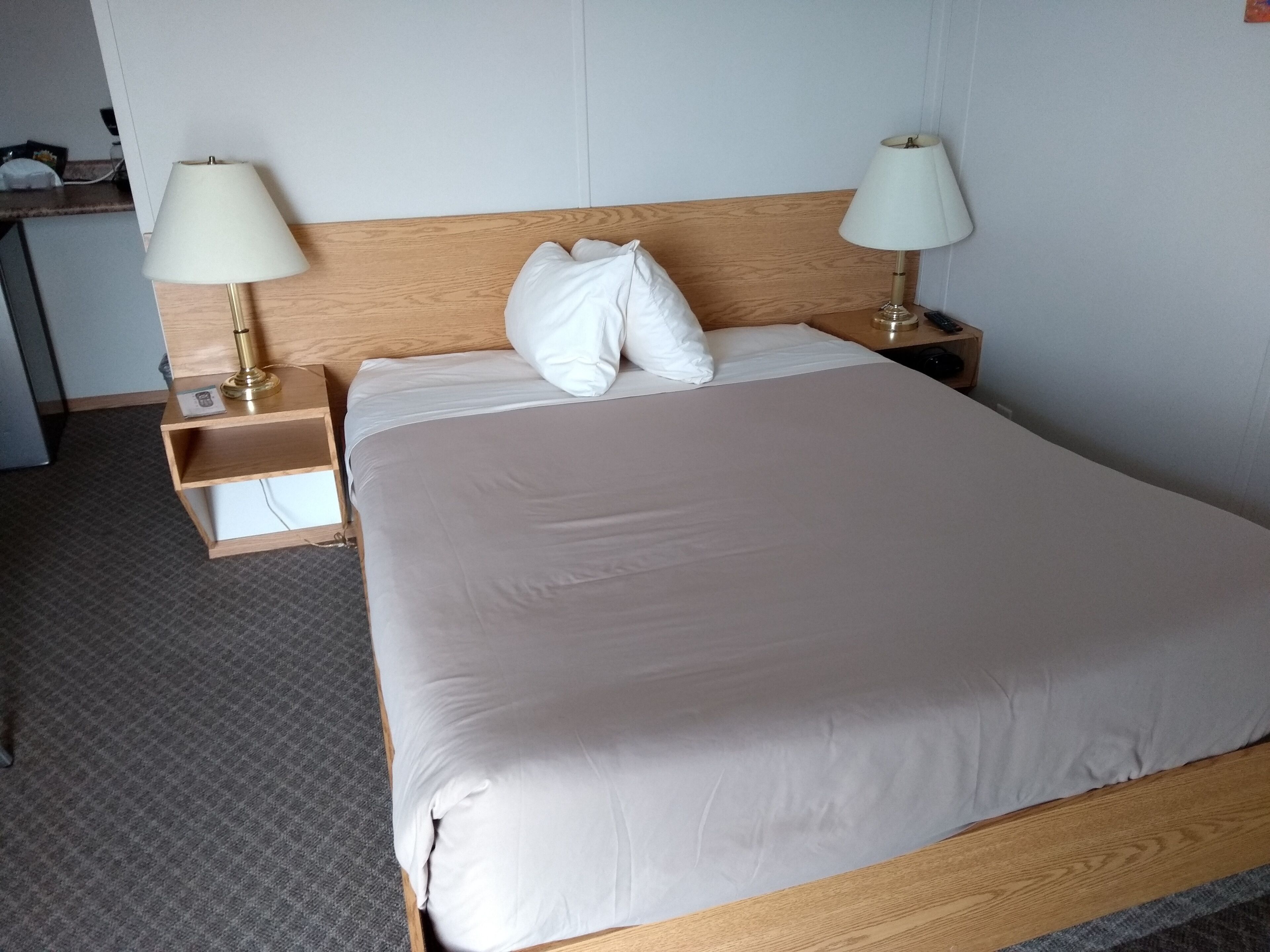 Signature kamer, 1 queensize bed | Een bureau, een strijkplank/strijkijzer, babybedden (toeslag)