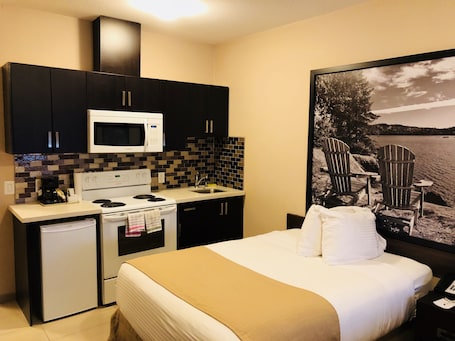 Fridge, microwave, oven, stovetop. Super 8 by Wyndham Watrous