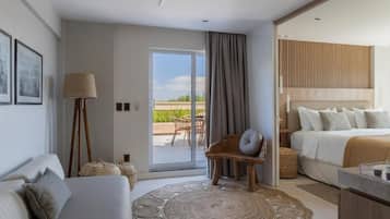 Suite Lounge with Private Pool | Living area