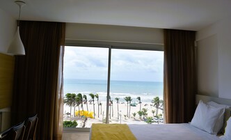 Frigobar, cofres nos quartos, cortinas blackout