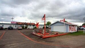 Unclassified image, 2 of 10, button - Sweet Dreams Motel (Broadview)