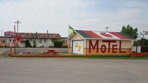 Unclassified image, 5 of 10, button - Sweet Dreams Motel (Broadview)