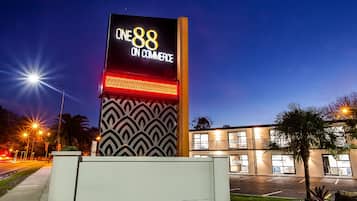 A building with a sign reading "ONE88 ON COMMERCE" and a patterned facade.