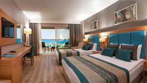 Free minibar, in-room safe, desk, soundproofing - Aquasis Deluxe Resort & SPA (Didim)