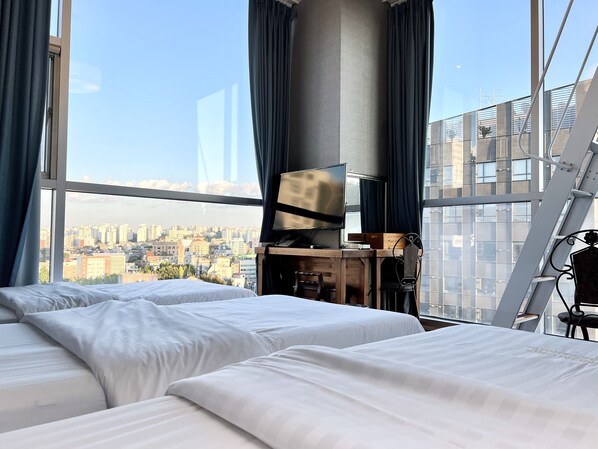 Deluxe Family Namsan View | イタリアのフレッテ製シーツ、高級寝具、羽毛の掛け布団、ピロートップベッド