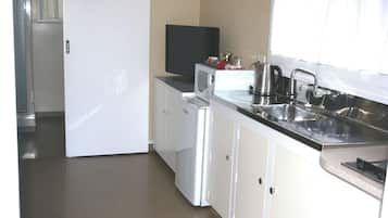 Large Studio Unit | Private kitchen | Fridge, microwave, coffee/tea maker, electric kettle
