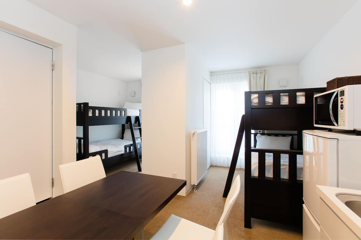 Estudio familiar (2 Bunk Beds) | Caja de seguridad en la habitación y decoración personalizada