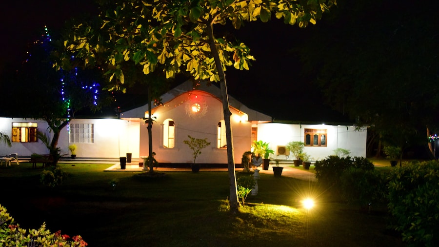 Guruge King's Island Resort